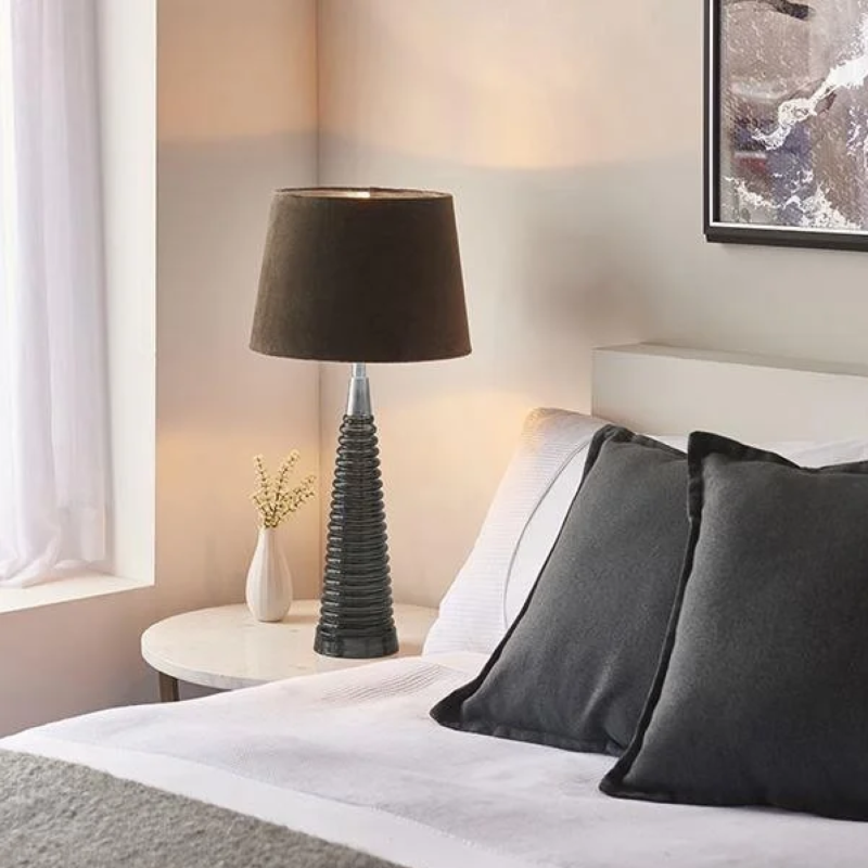 How to Choose a Glass Table Lamp