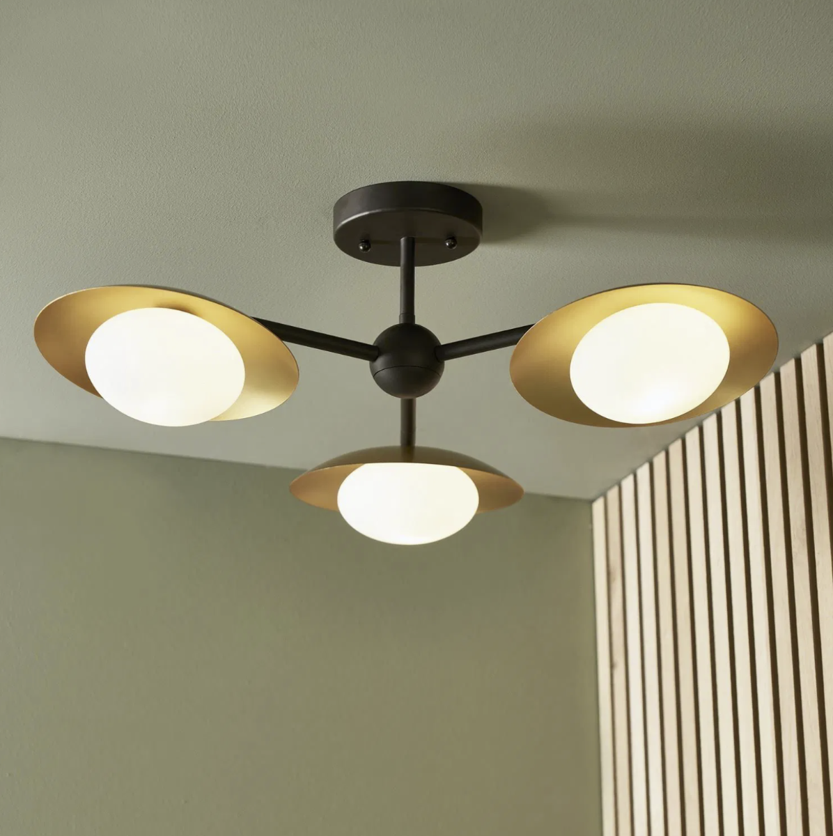 How to Choose the Perfect Lighting for Your Hallway