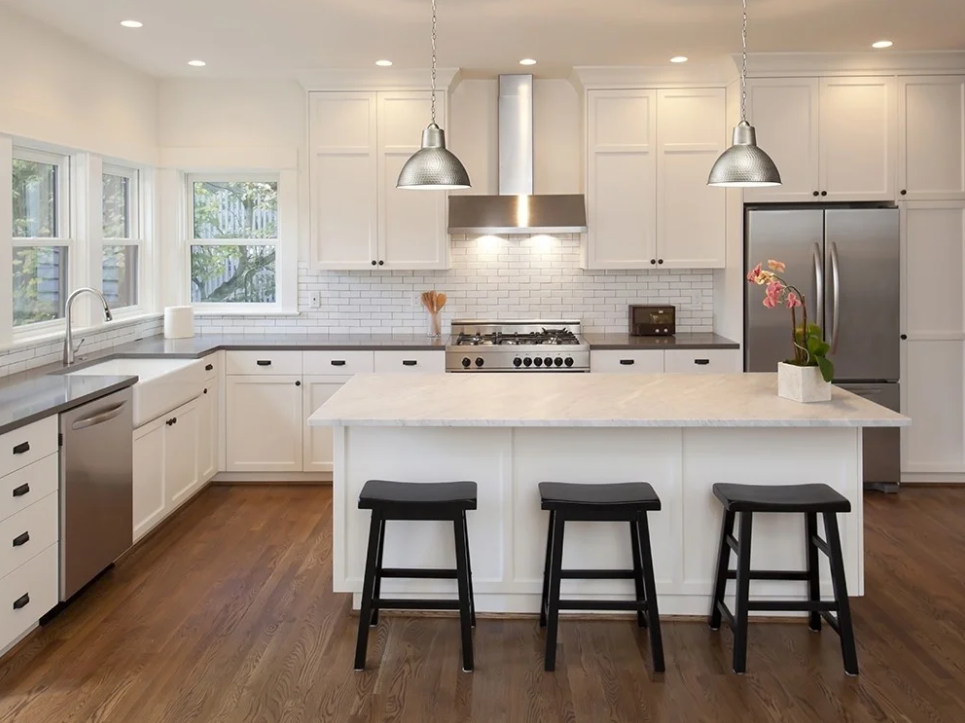 How to Find the Perfect Kitchen Island and Breakfast Bar Lighting on Any Budget